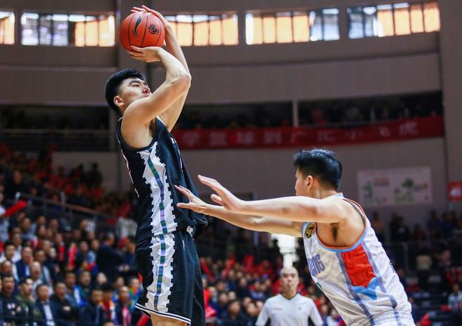 陕西男篮客场完胜，表现神勇