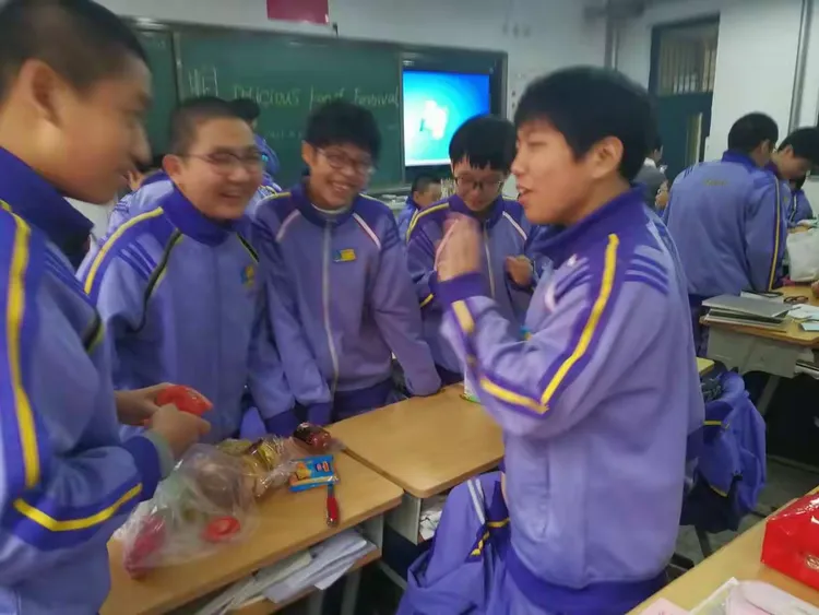 汉堡联尽展拼搏精神，苦战取胜的简单介绍