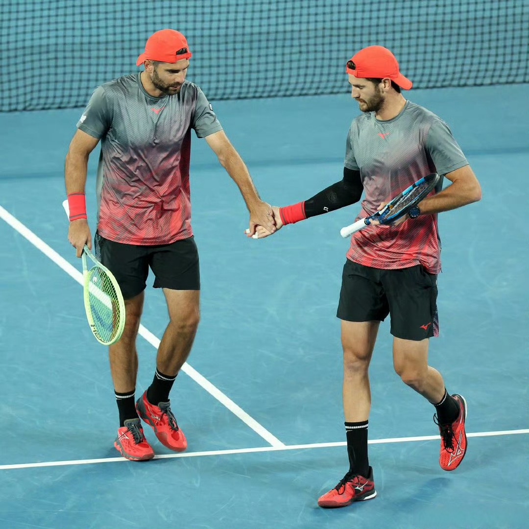 精彩对决：法国和意大利跳水双人赛冠军出炉