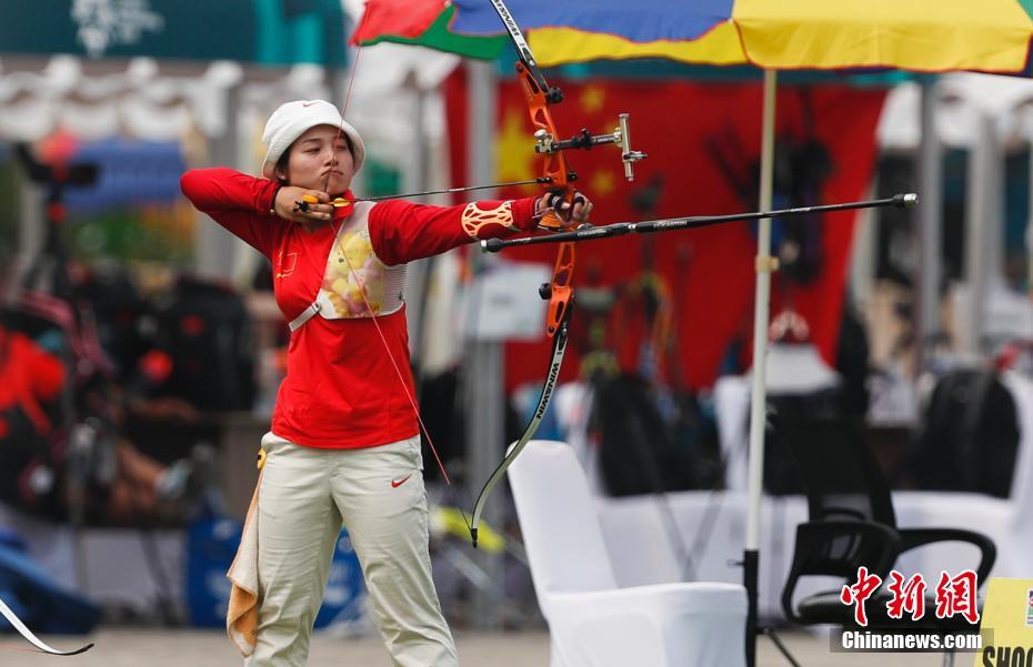 印尼射箭选手击败对手，晋级下一轮