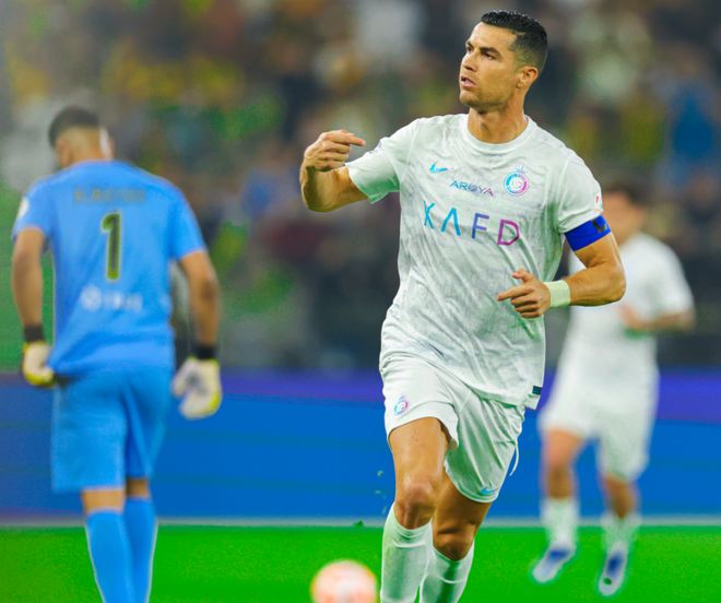 包含乌拉圭绝地反击国际米兰，本泽马一己之力扛起全队的词条