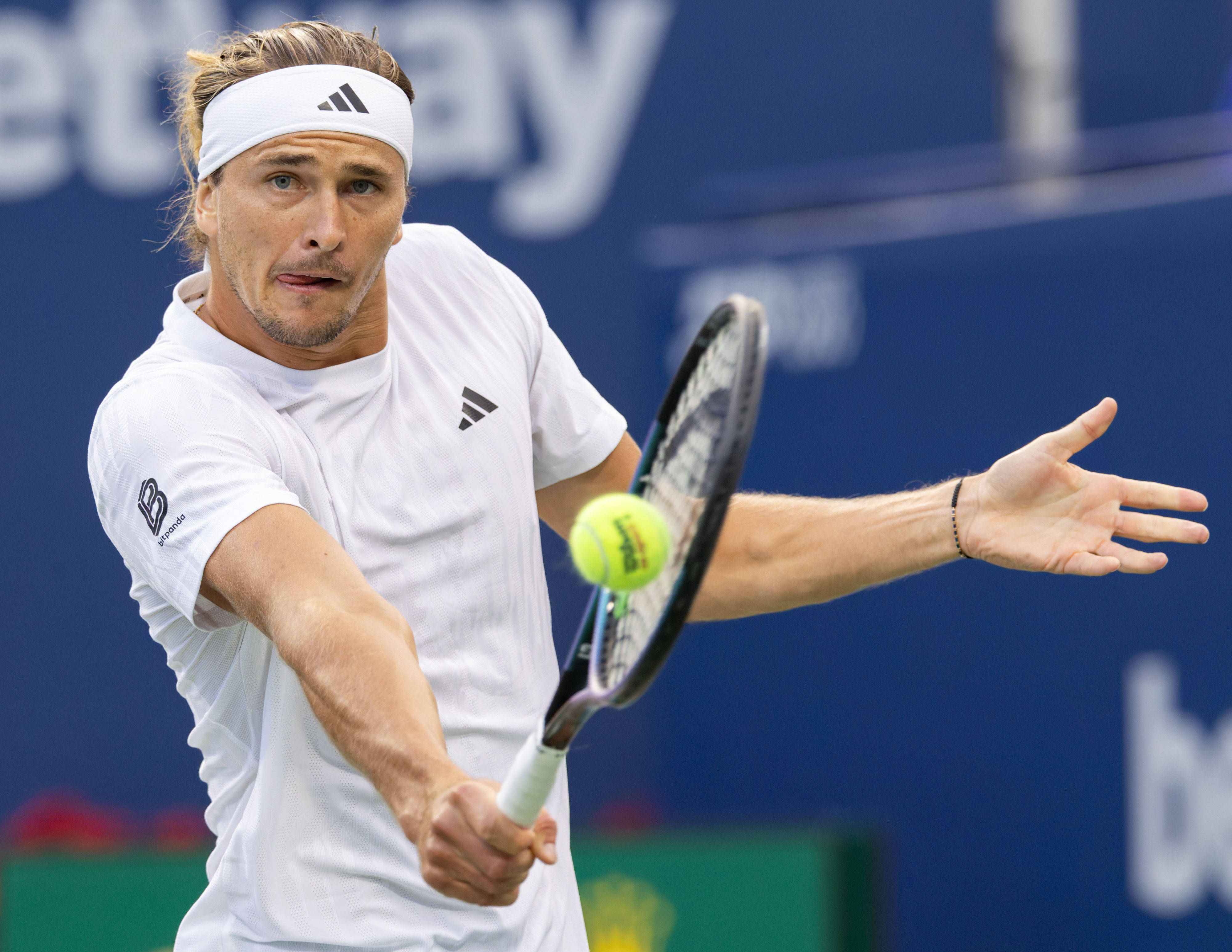 包含法国网球队轻取欧洲网球队，兹维列夫爆发神勇的词条