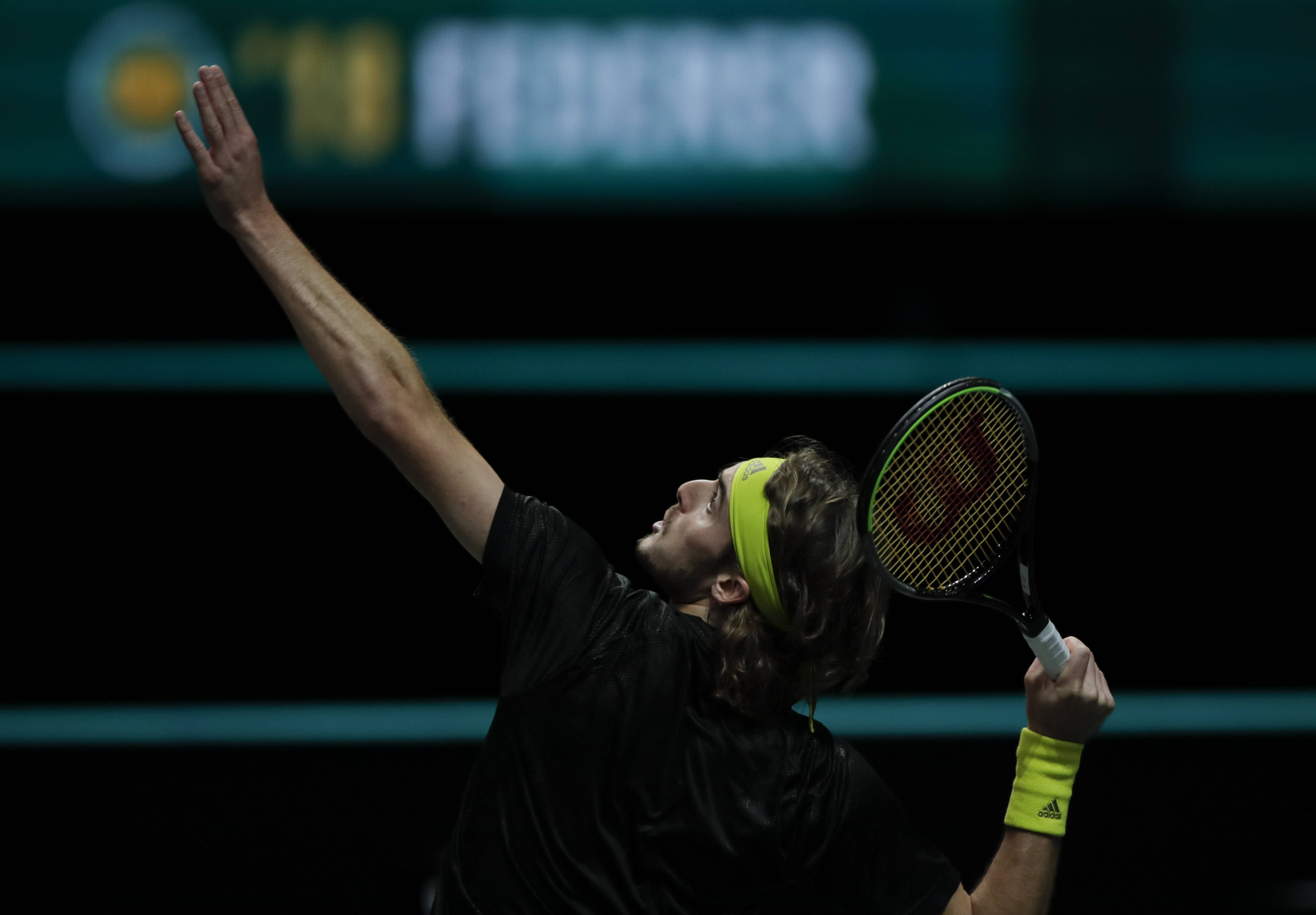 关于意大利网球队力克德国网球队，西西帕斯绝境逆转的信息