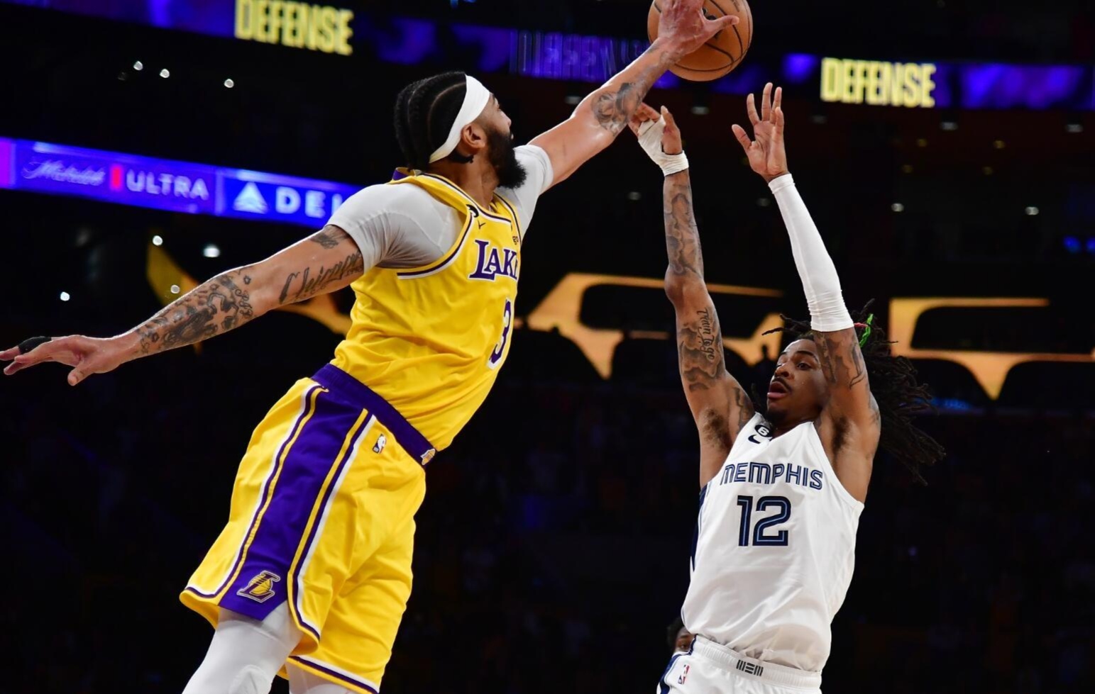 包含火箭横扫湖人，霍勒迪带队取胜的词条