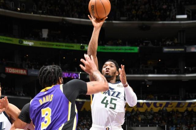 江苏队逆转青岛队，浓眉哥刷新纪录